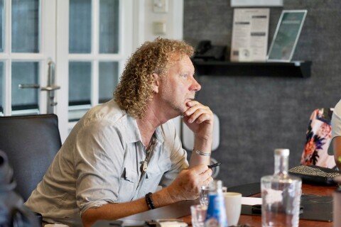 Rode spiegel   ad nadenken